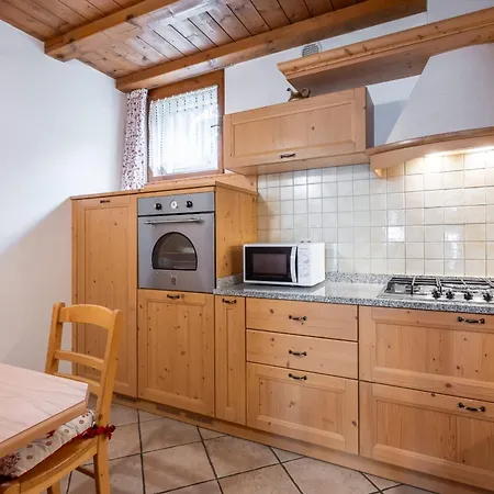 Beautiful Ground Floor Flat Few Steps From Centre *